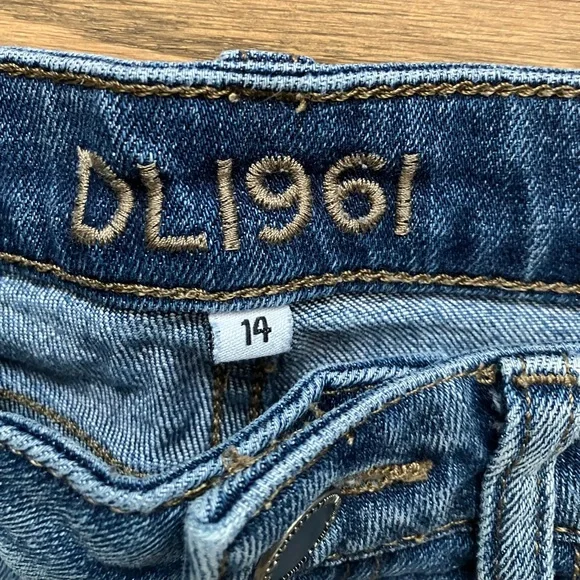 DL1961 Lucy Denim distressed blue Jean girls shorts 14 - Picture 4 of 11